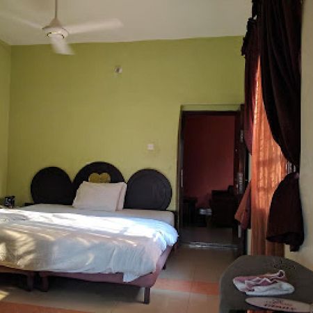 Room In Lodge - Clen-Phil Hotels And Suite 哈科特港 外观 照片