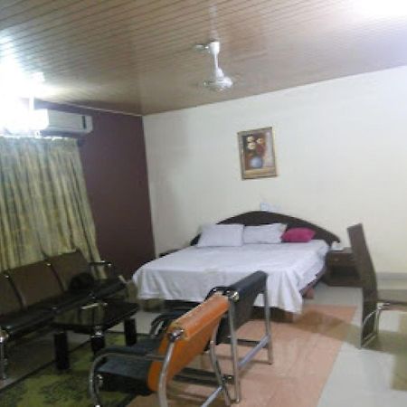 Room In Lodge - Clen-Phil Hotels And Suite 哈科特港 外观 照片
