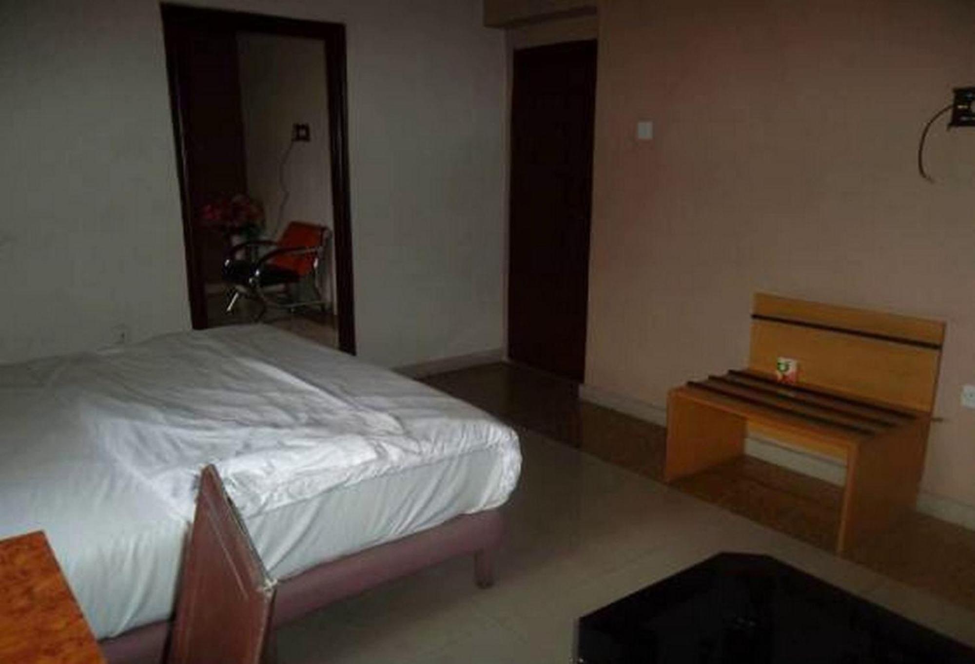 Room In Lodge - Clen-Phil Hotels And Suite 哈科特港 外观 照片