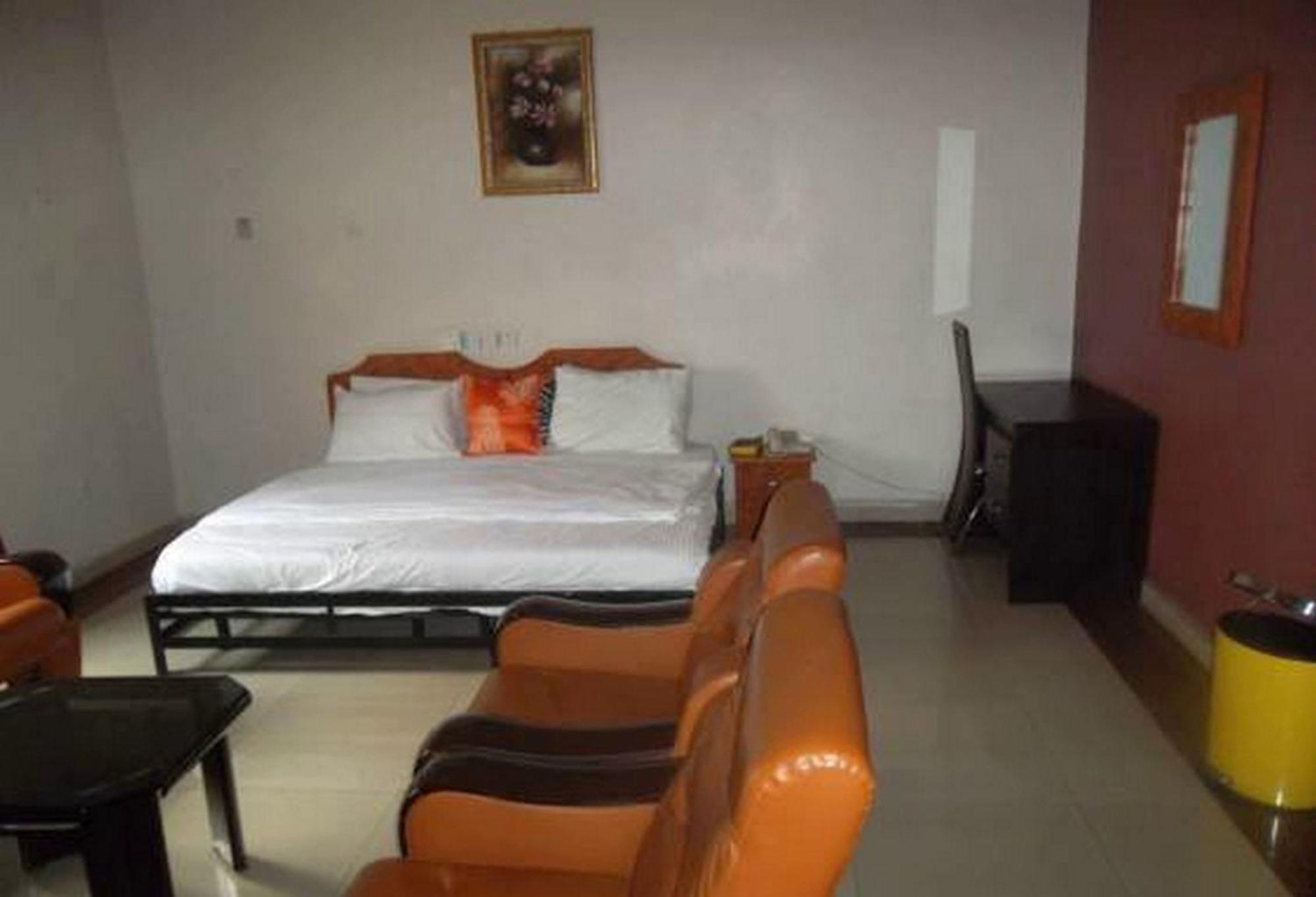 Room In Lodge - Clen-Phil Hotels And Suite 哈科特港 外观 照片