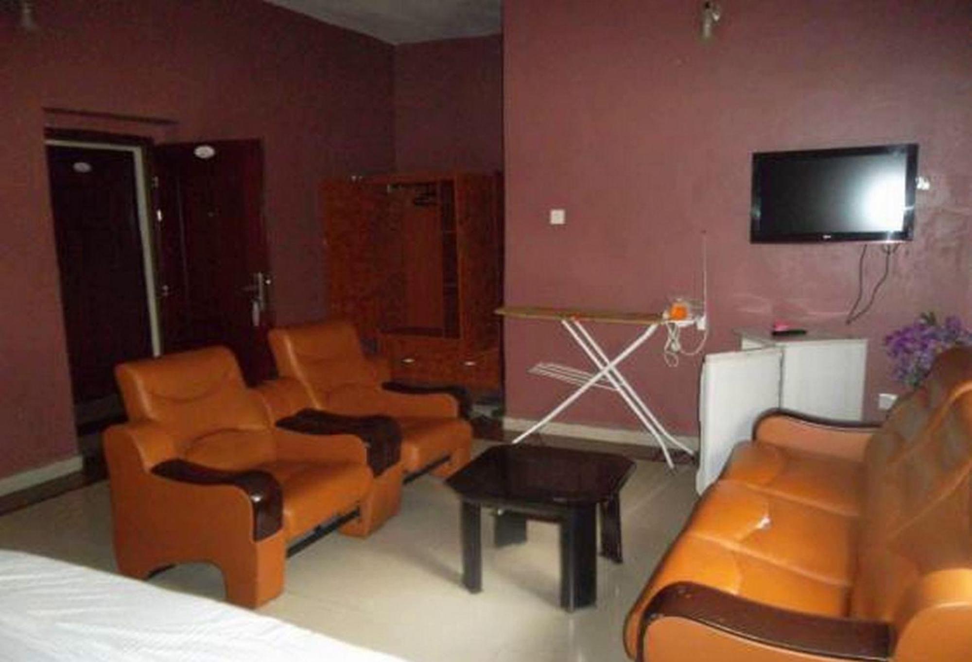 Room In Lodge - Clen-Phil Hotels And Suite 哈科特港 外观 照片