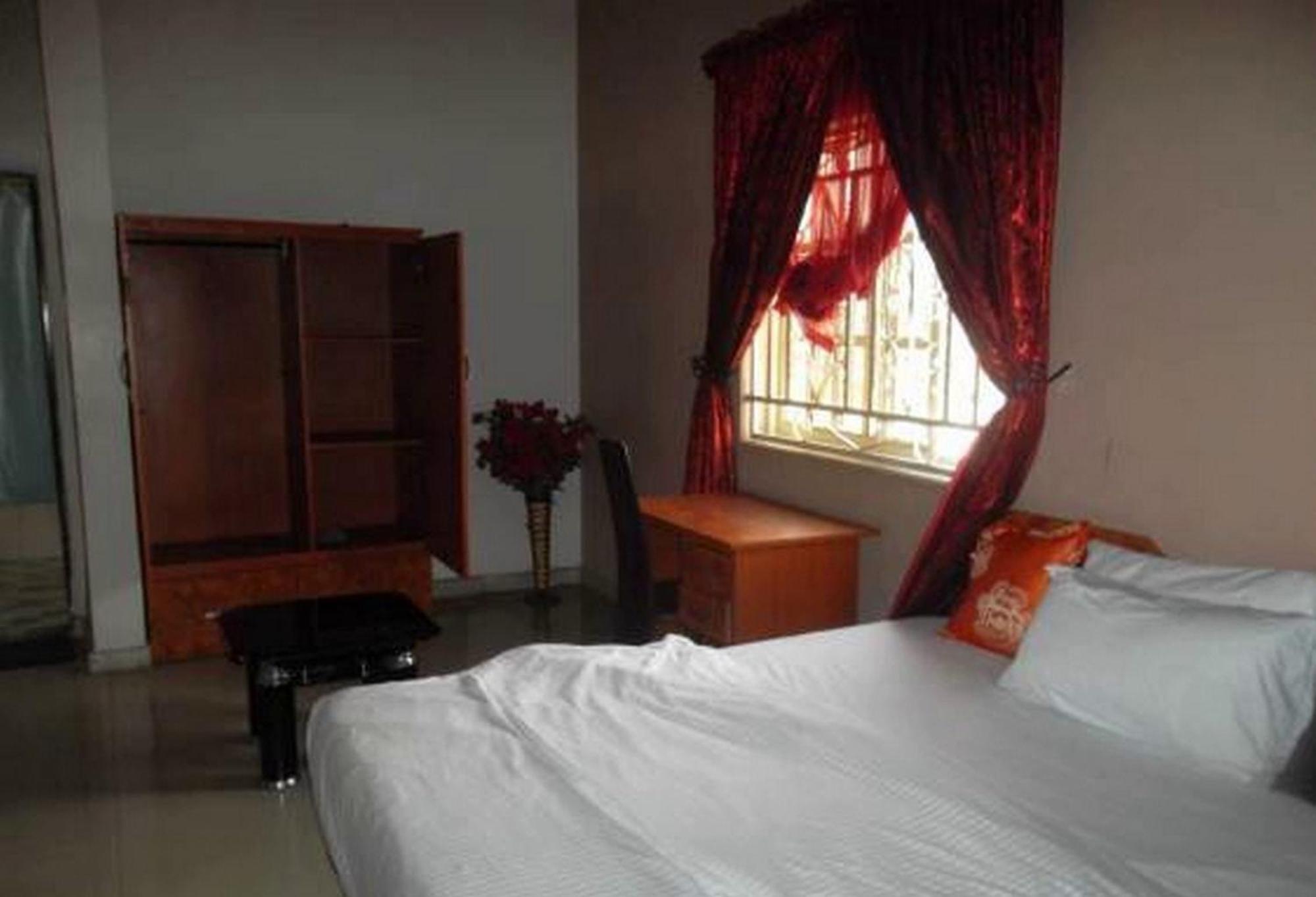 Room In Lodge - Clen-Phil Hotels And Suite 哈科特港 外观 照片