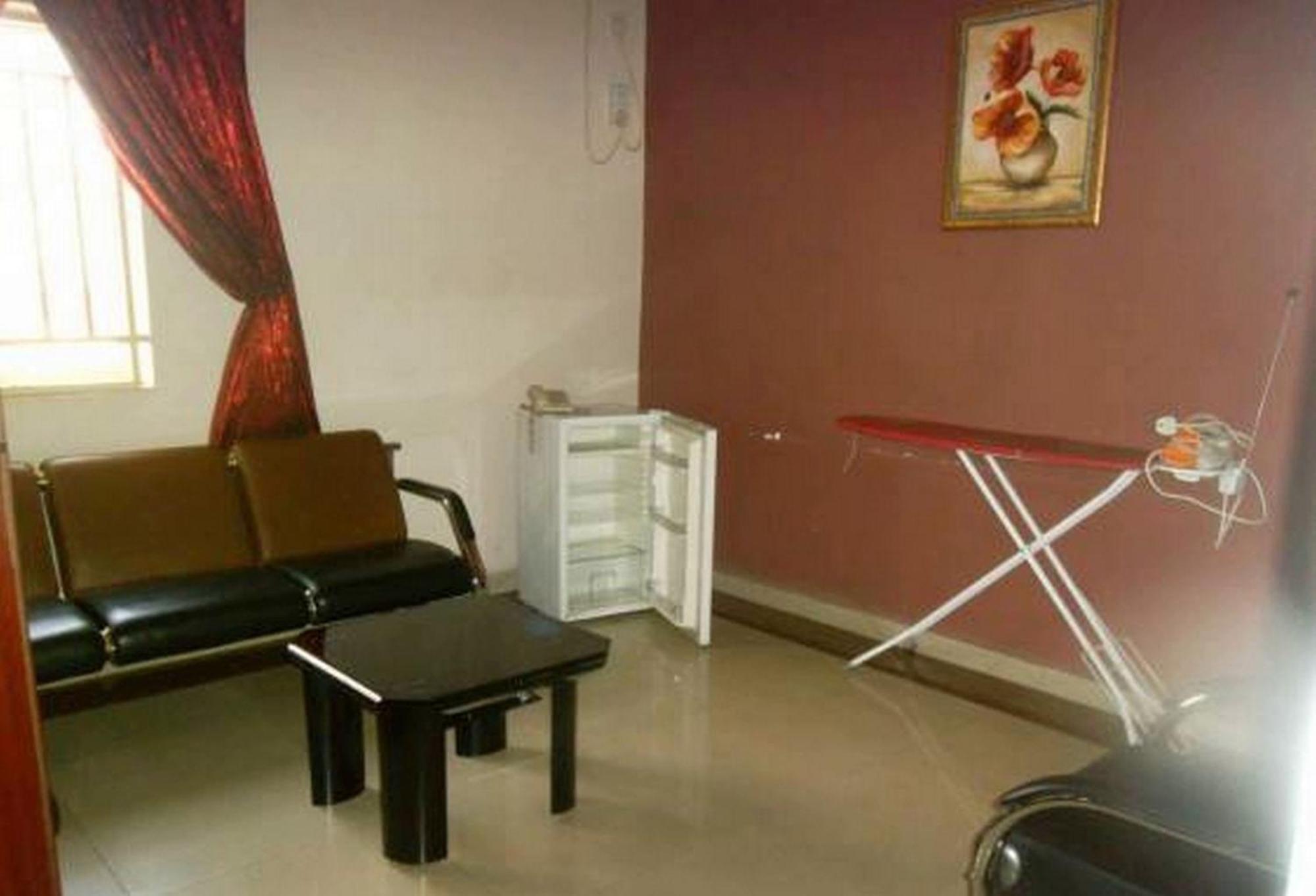 Room In Lodge - Clen-Phil Hotels And Suite 哈科特港 外观 照片