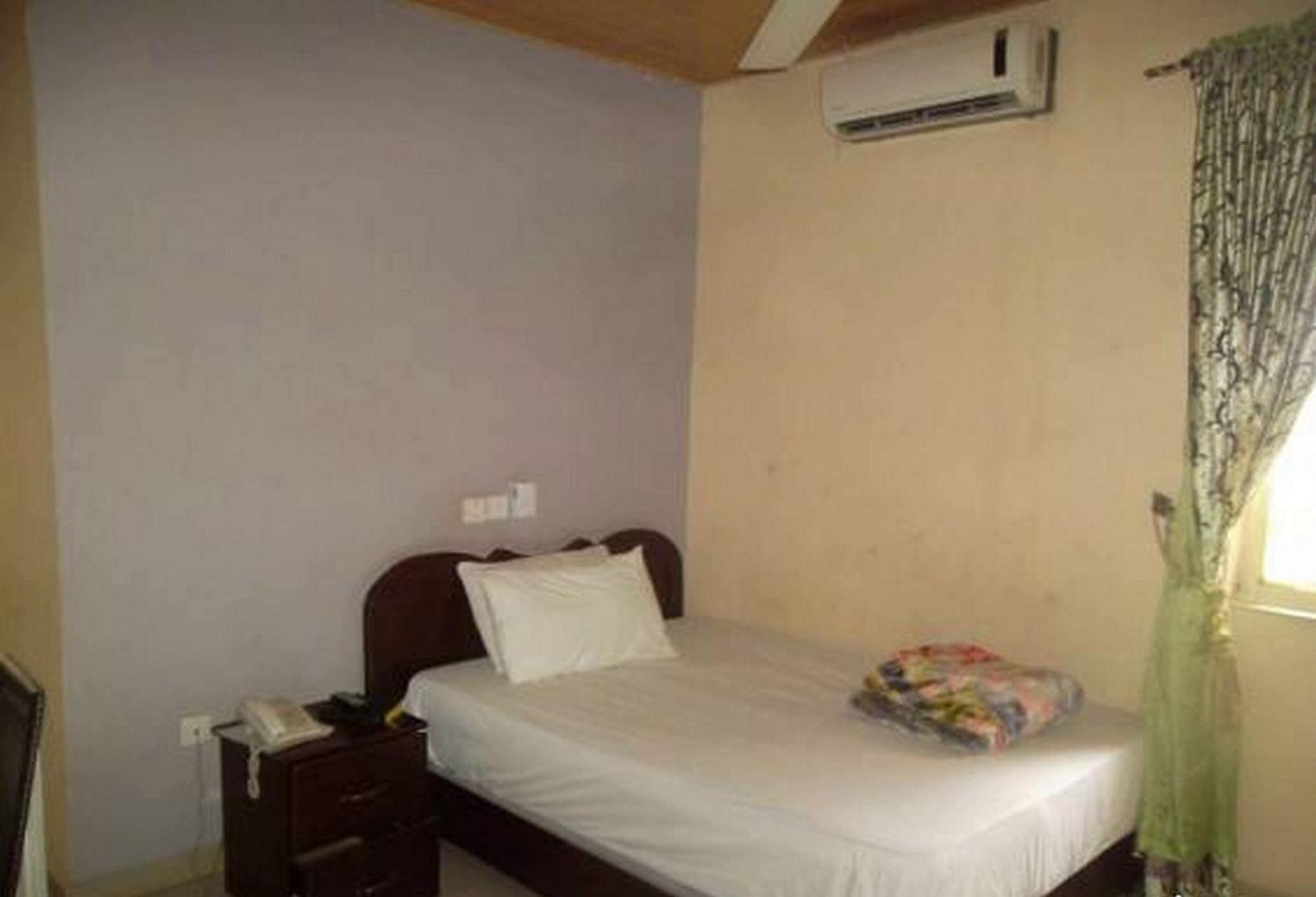 Room In Lodge - Clen-Phil Hotels And Suite 哈科特港 外观 照片