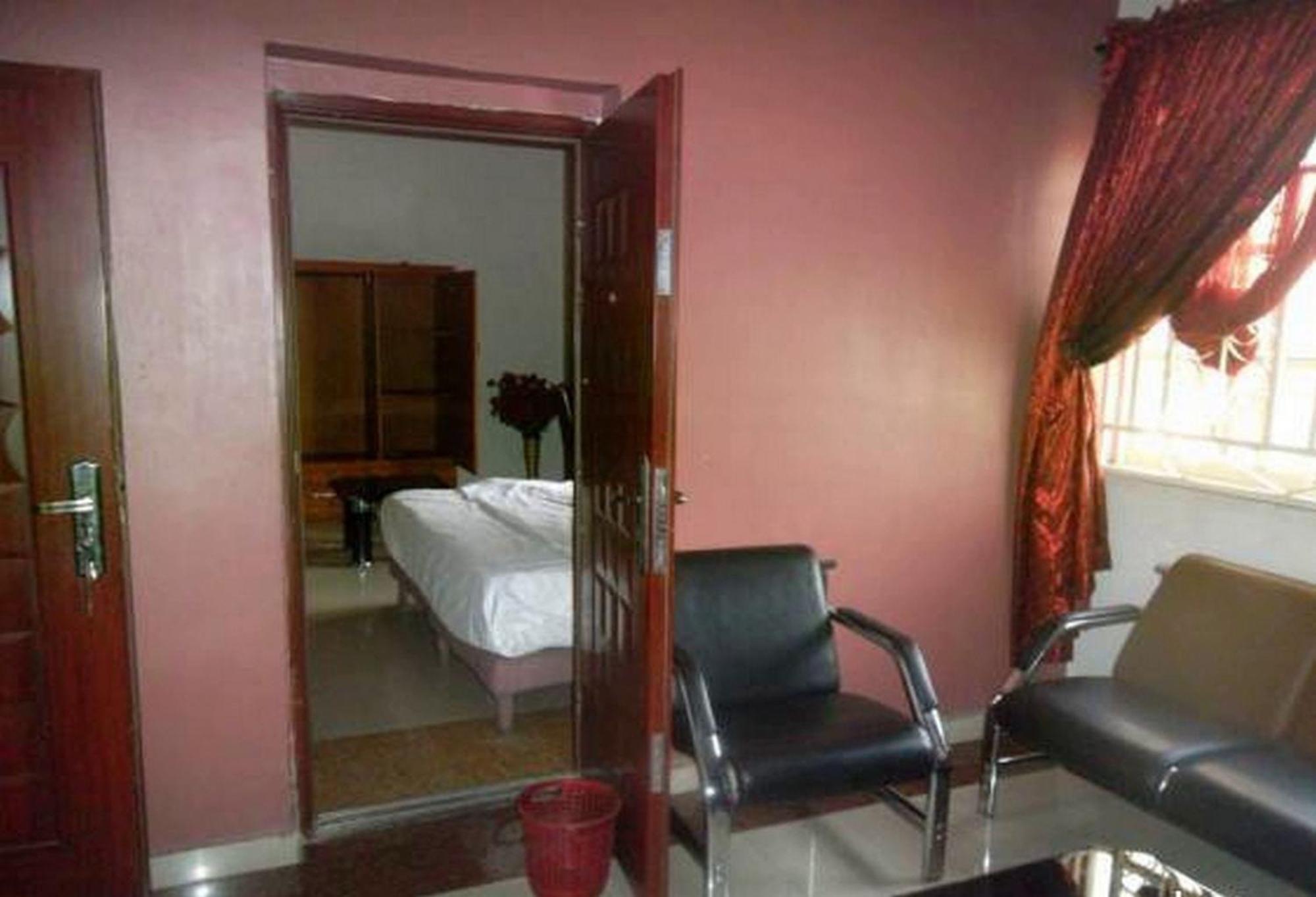 Room In Lodge - Clen-Phil Hotels And Suite 哈科特港 外观 照片