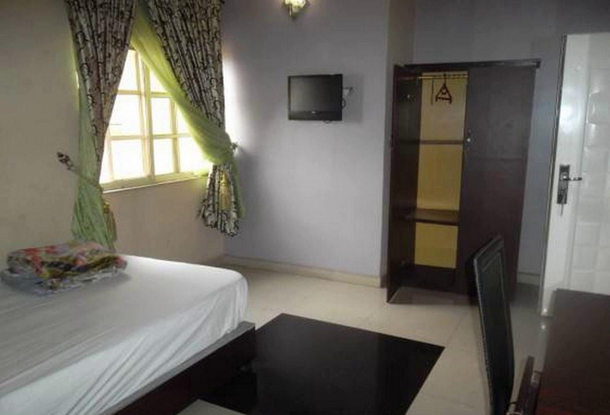 Room In Lodge - Clen-Phil Hotels And Suite 哈科特港 外观 照片