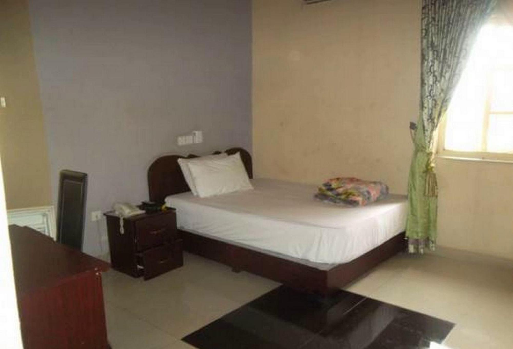 Room In Lodge - Clen-Phil Hotels And Suite 哈科特港 外观 照片