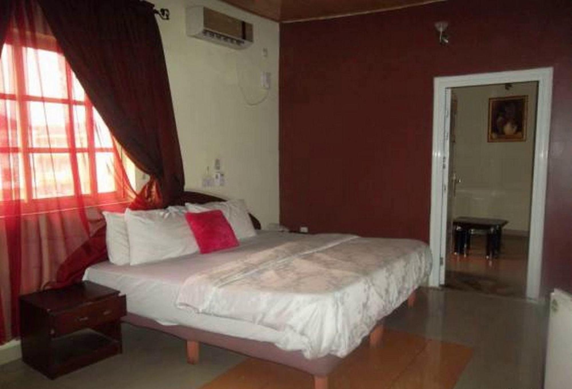 Room In Lodge - Clen-Phil Hotels And Suite 哈科特港 外观 照片