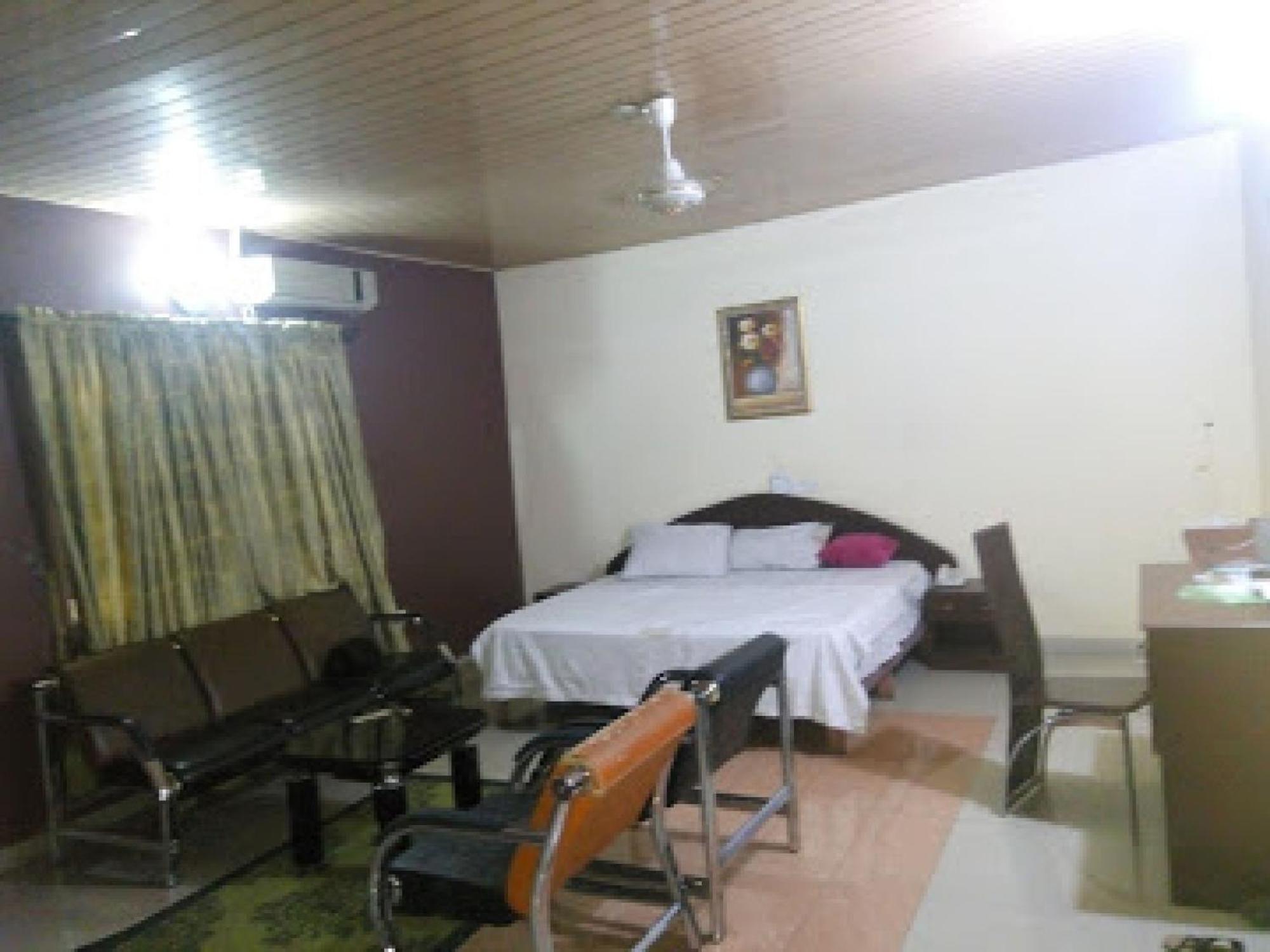 Room In Lodge - Clen-Phil Hotels And Suite 哈科特港 外观 照片